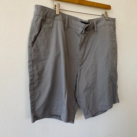 RSQ Mid Length Chino Shorts Mens Size 40 Gray Pockets - Picture 2 of 5